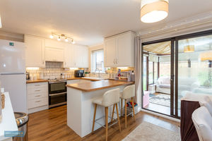 Kitchen Diner- click for photo gallery